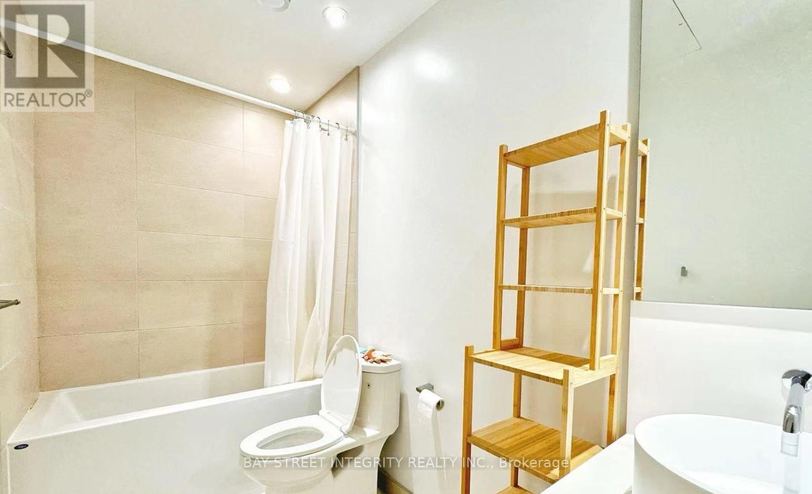 Photo 7 of 207 185 Roehampton Avenue, Toronto ON