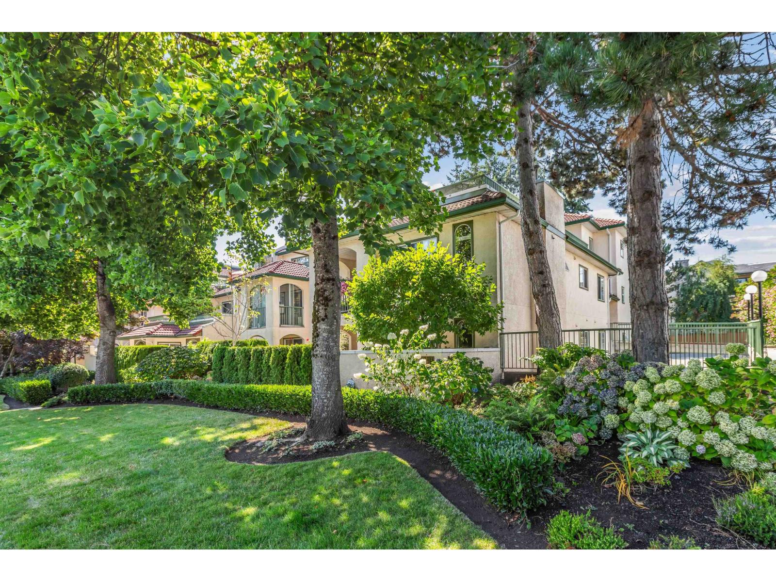 Photo 2 of 202 1447 Best Street, White Rock BC