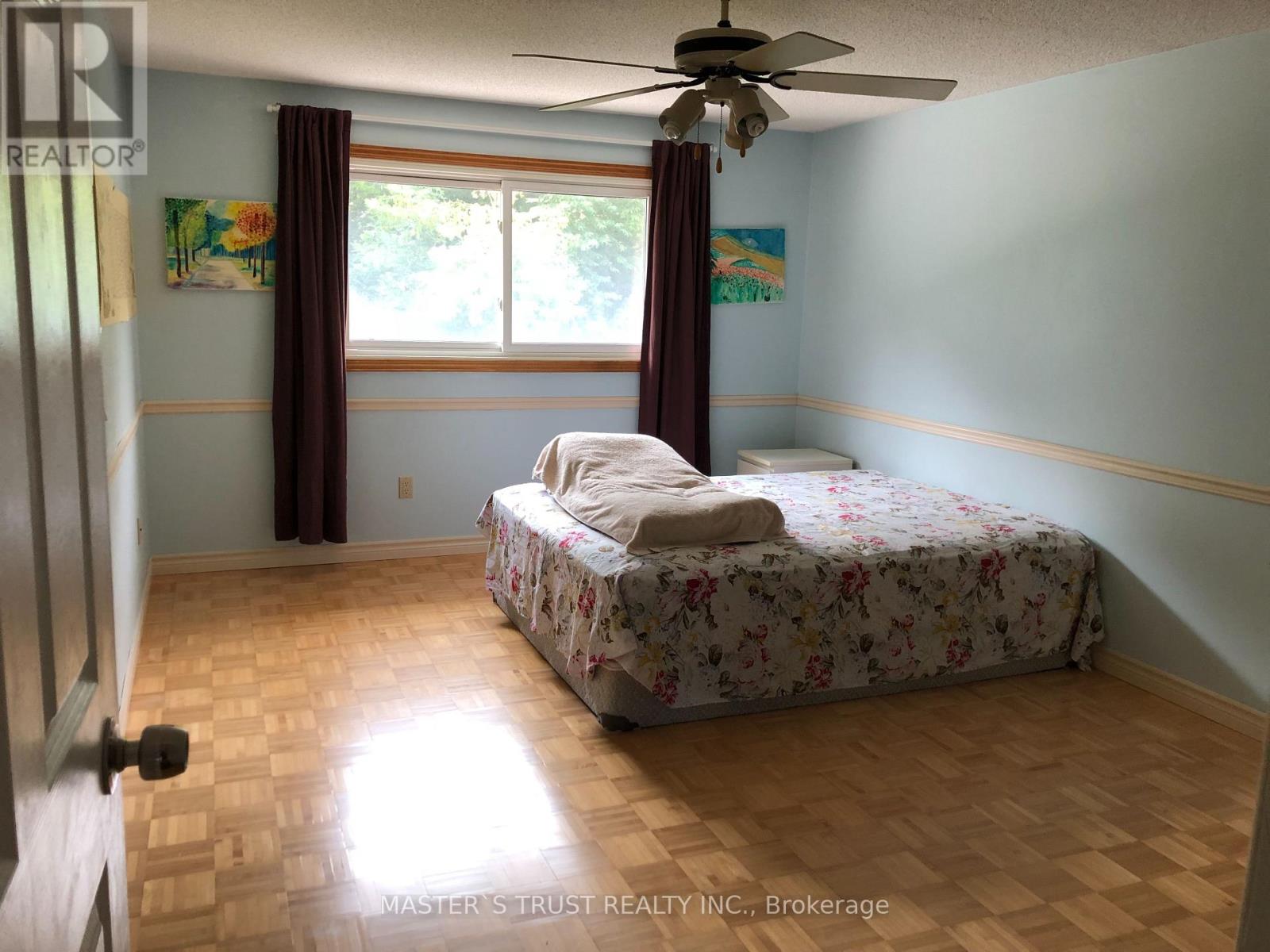 Photo 12 of 141 Ravenscroft Road, Ajax ON