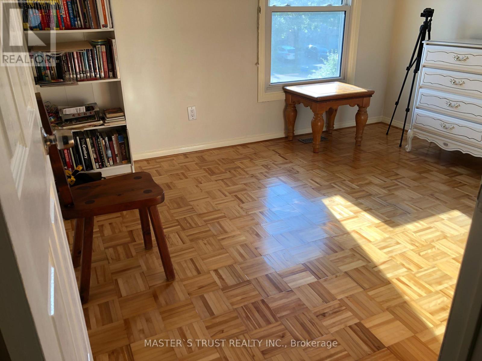 Photo 8 of 141 Ravenscroft Road, Ajax ON