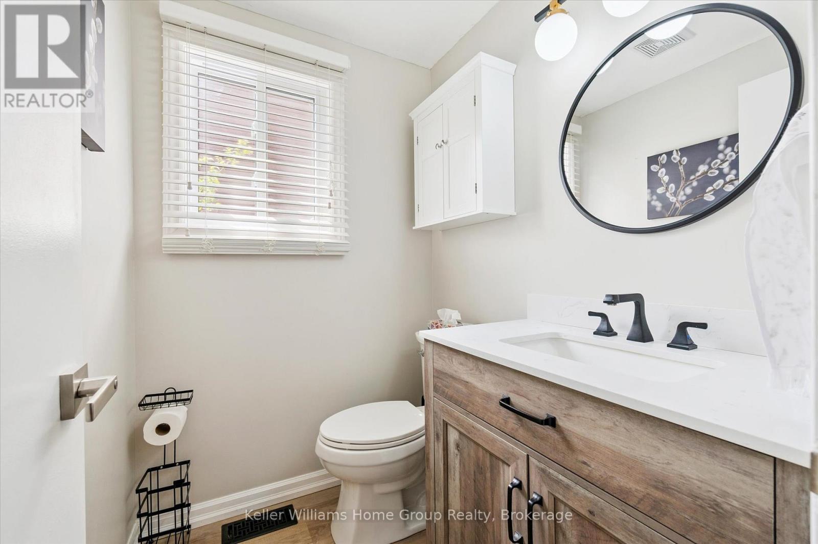 Photo 18 of 385 Strathallan Street, Centre Wellington ON
