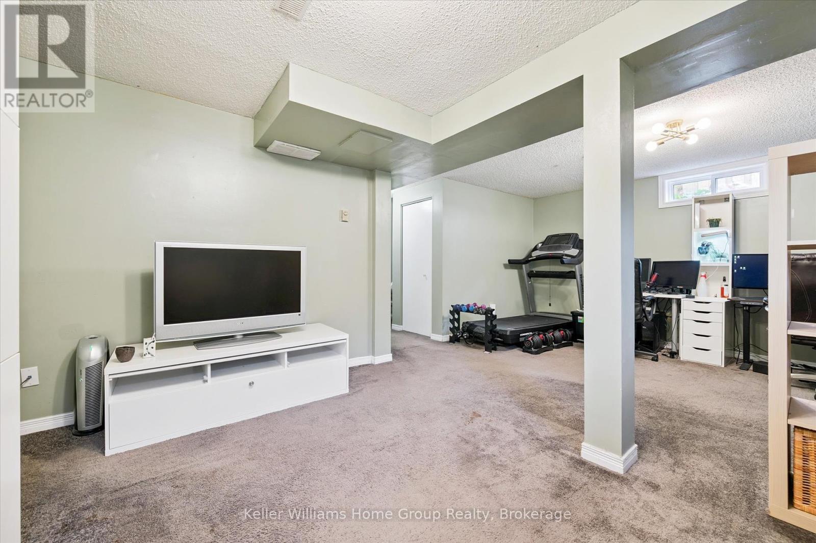 Photo 32 of 385 Strathallan Street, Centre Wellington ON