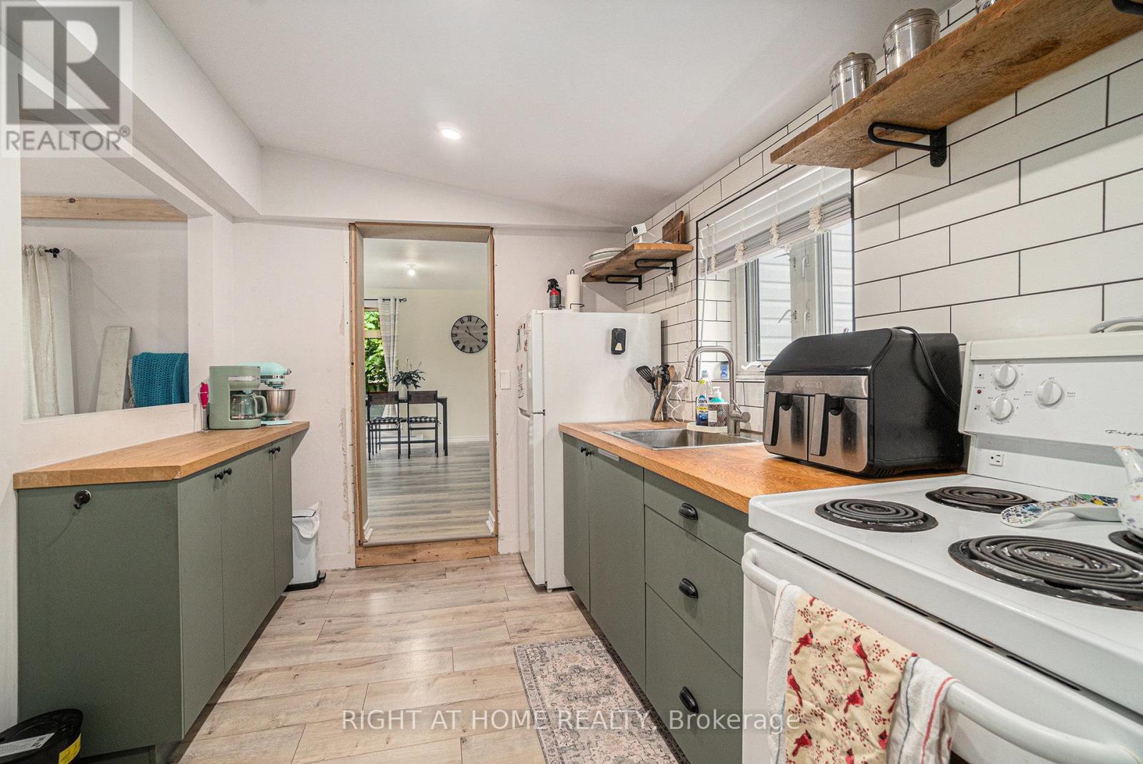 Photo 4 of 15 Willis James Lane, Mcnab Braeside ON