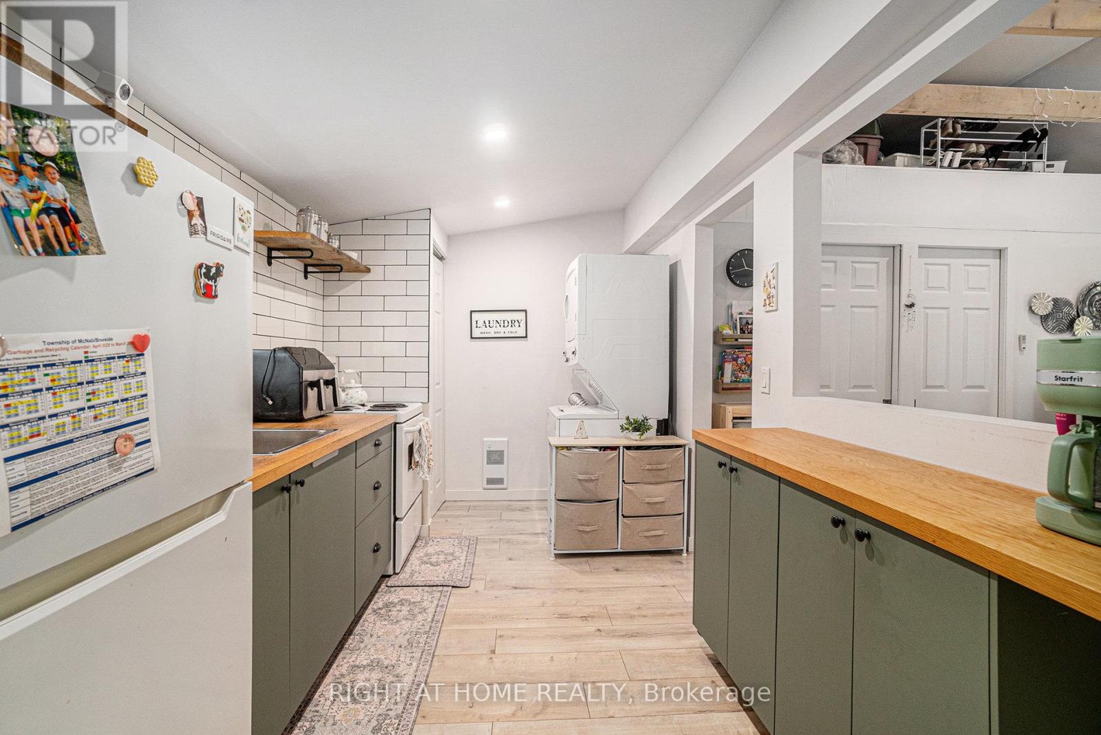 Photo 2 of 15 Willis James Lane, Mcnab Braeside ON
