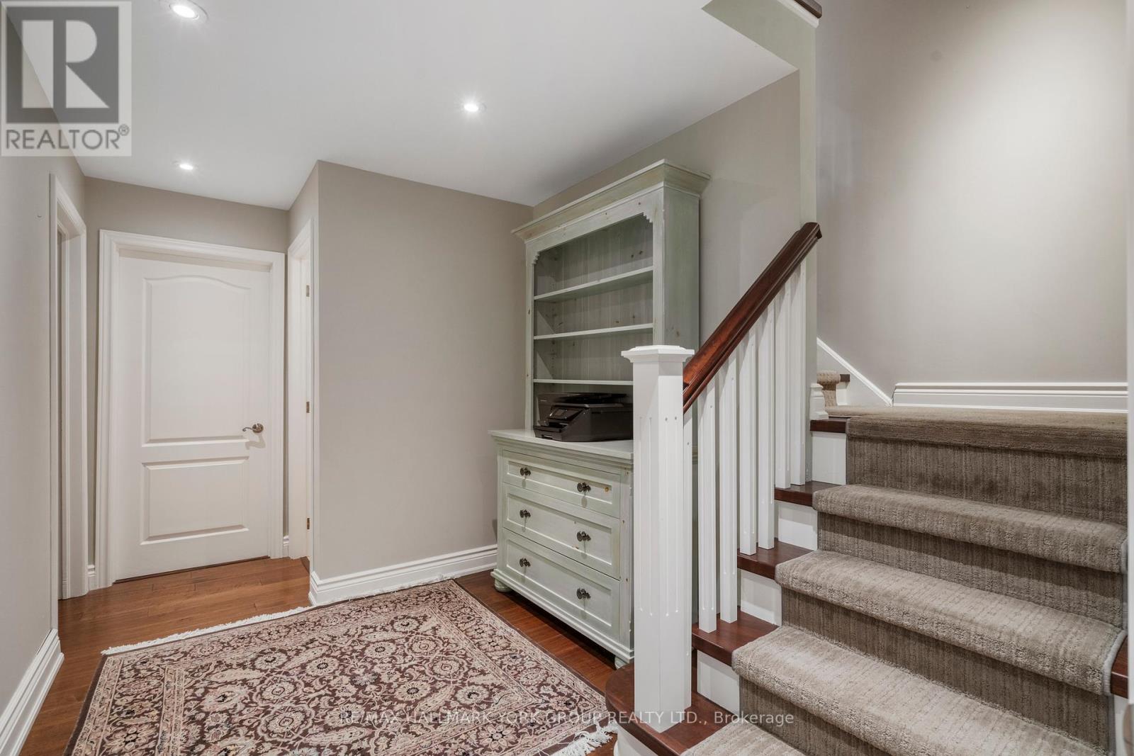 Photo 11 of 20 516 Quail Ridge Drive, Aurora ON