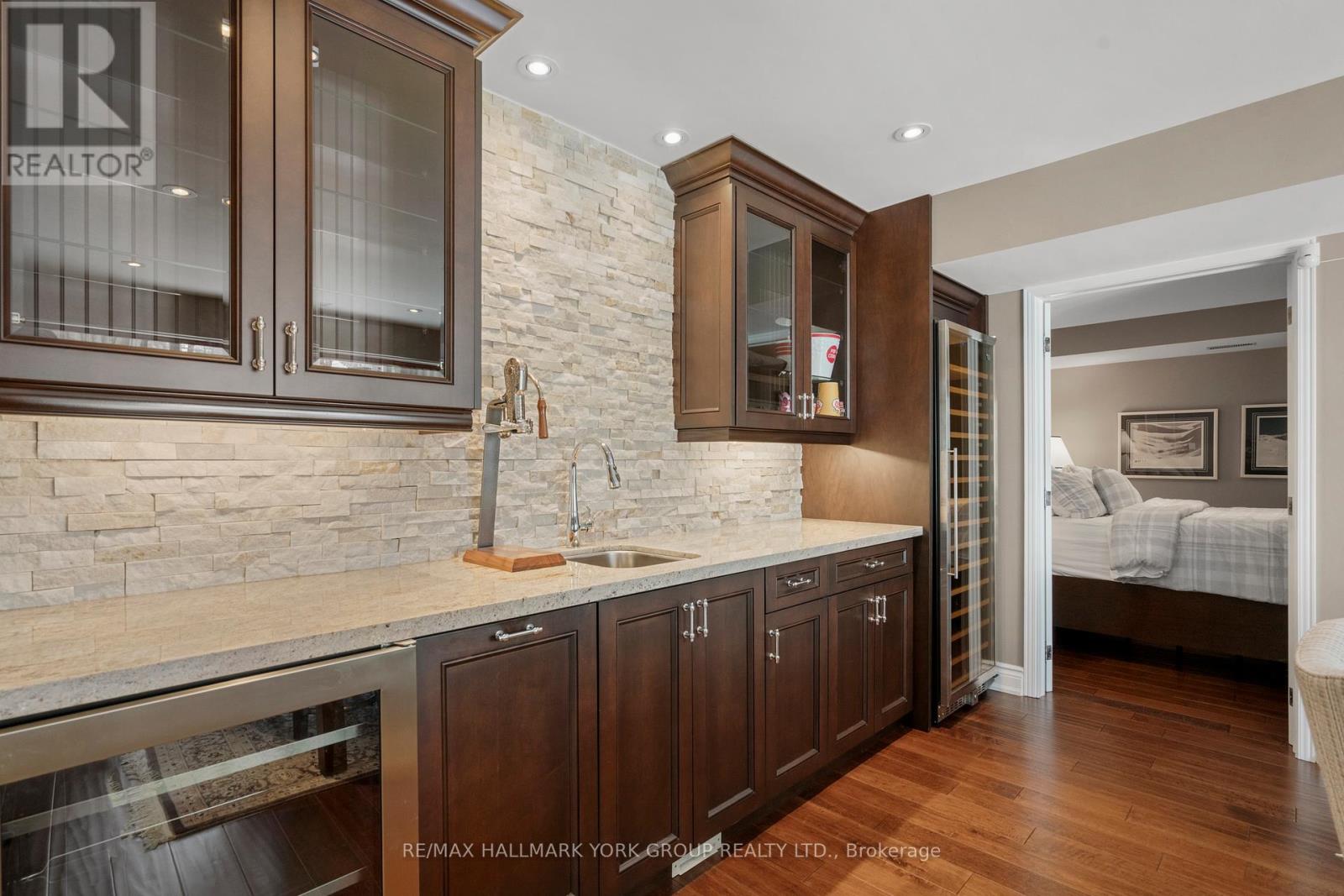 Photo 12 of 20 516 Quail Ridge Drive, Aurora ON