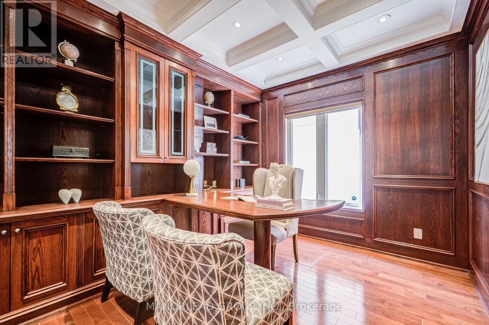 Photo 10 of 7 Ormsby Court, Richmond Hill ON