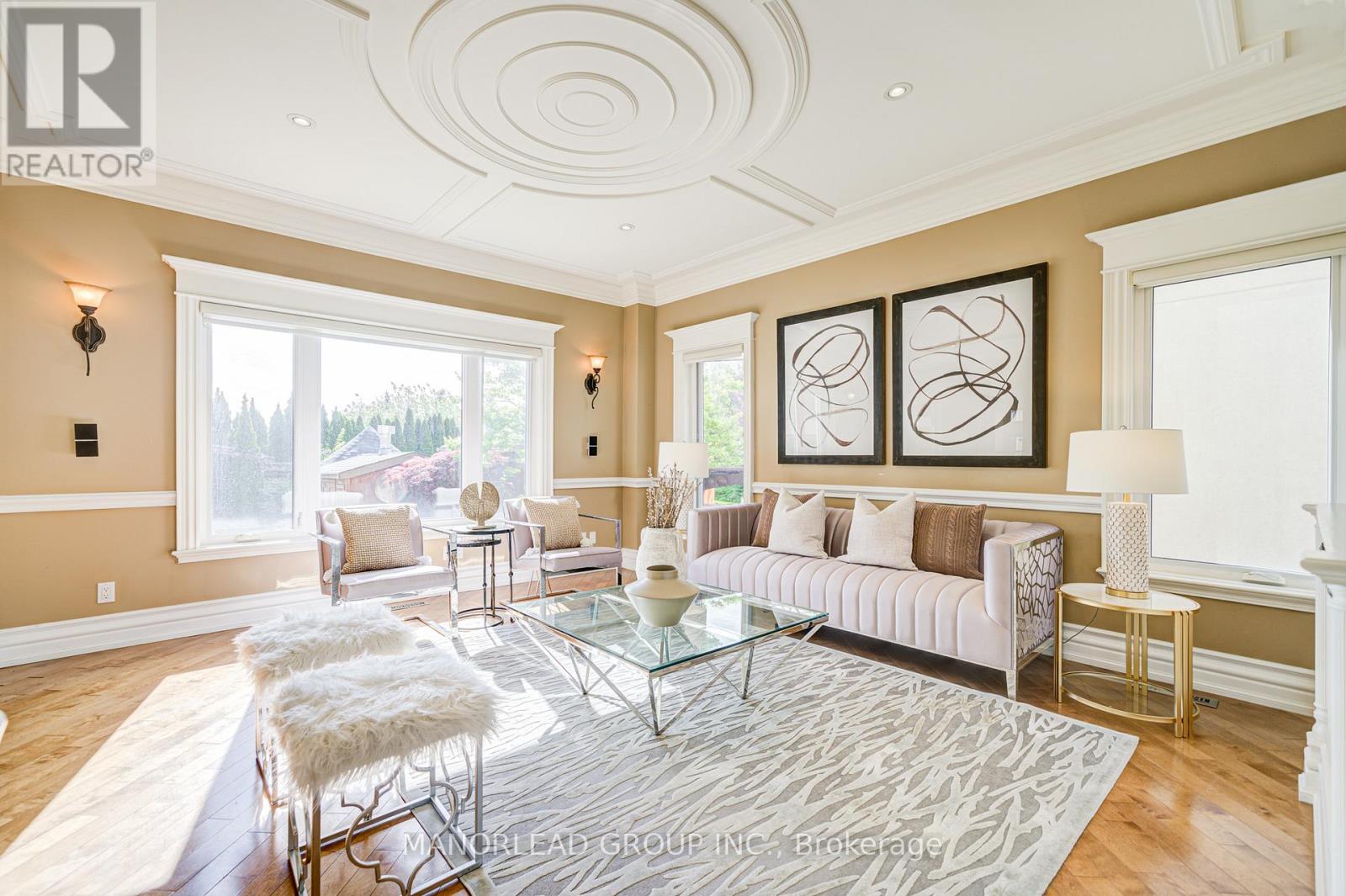 Photo 11 of 7 Ormsby Court, Richmond Hill ON