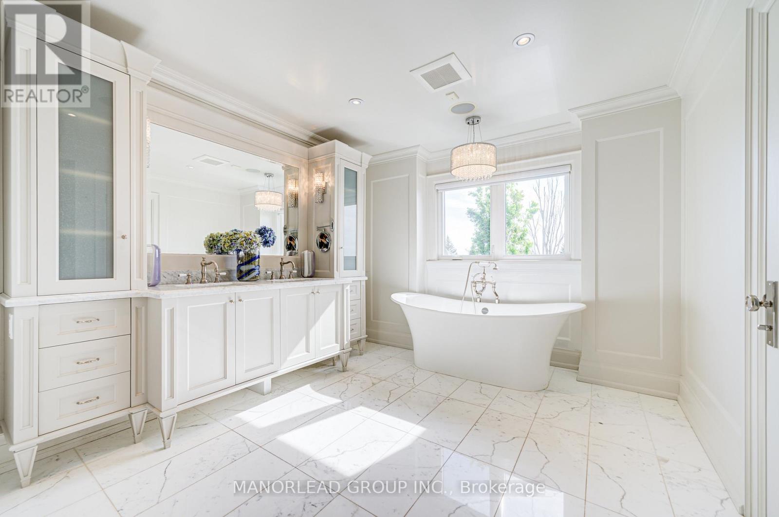 Photo 19 of 7 Ormsby Court, Richmond Hill ON