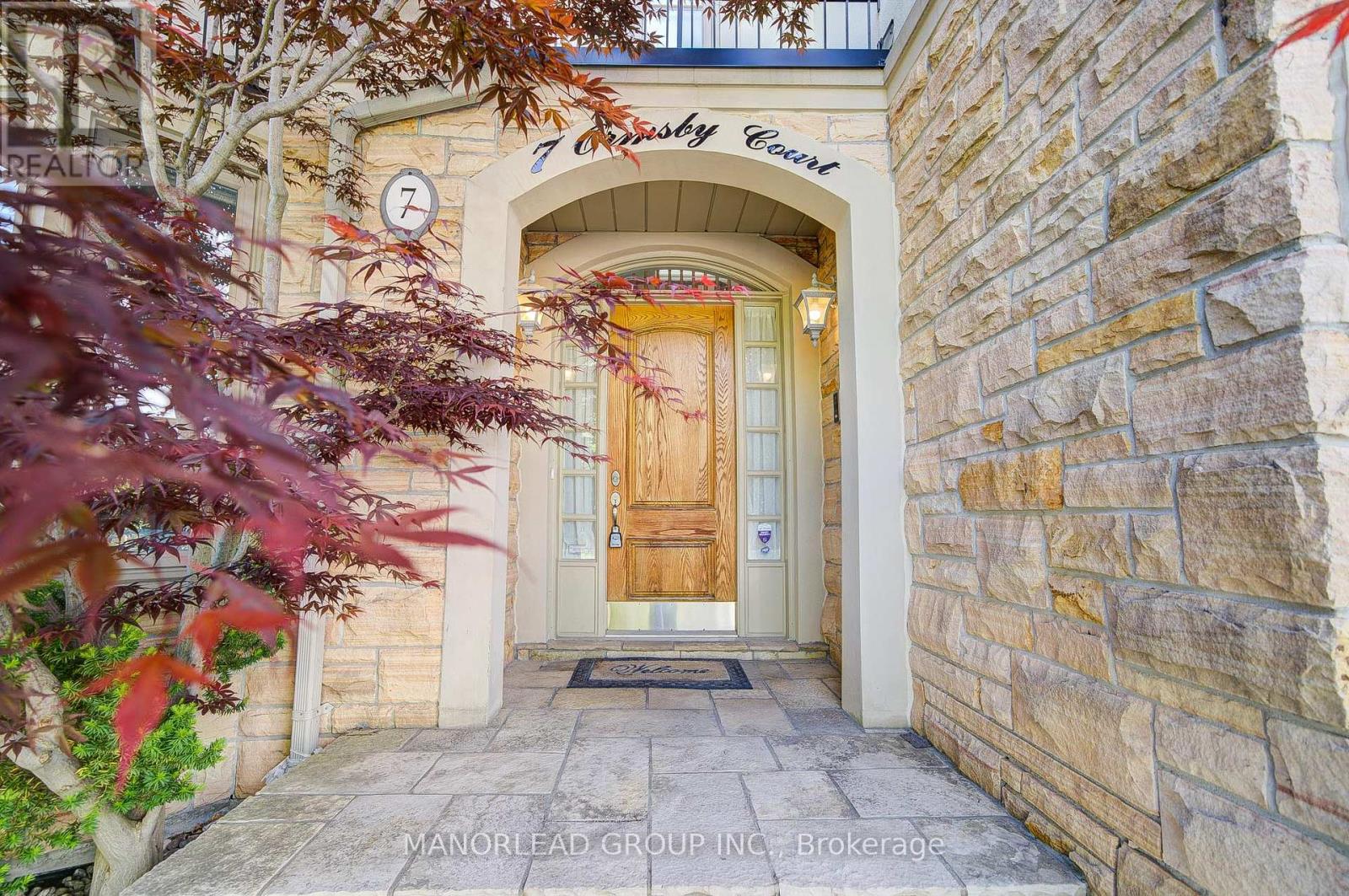 Photo 2 of 7 Ormsby Court, Richmond Hill ON