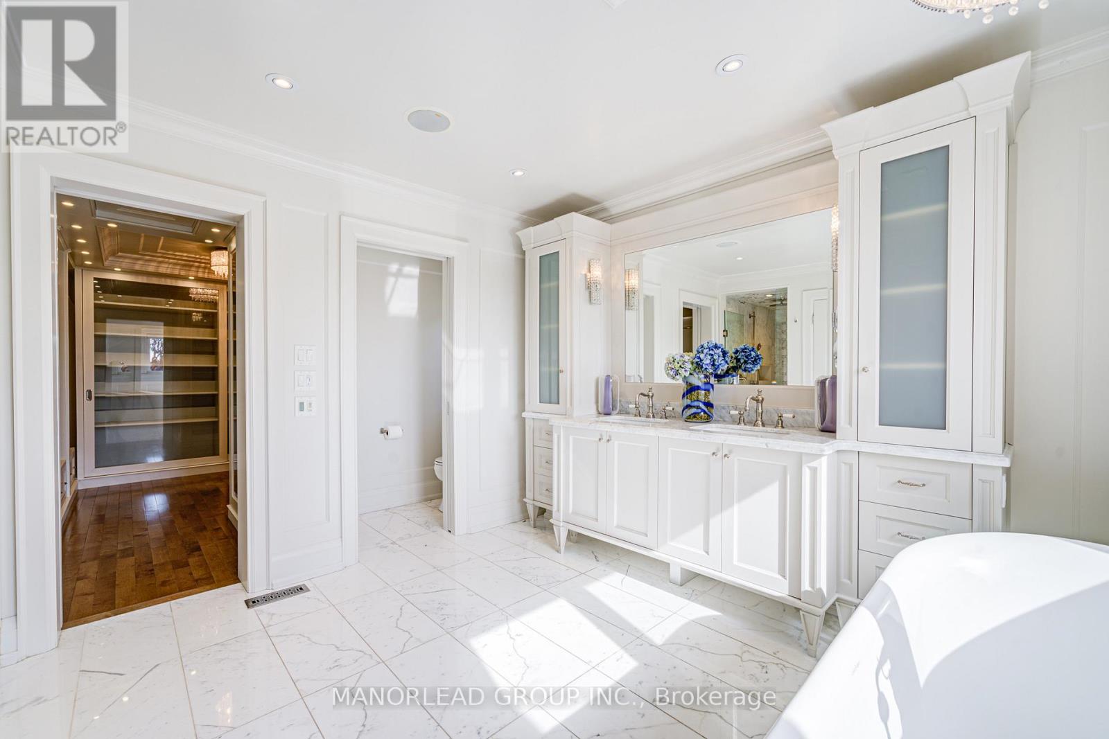 Photo 20 of 7 Ormsby Court, Richmond Hill ON