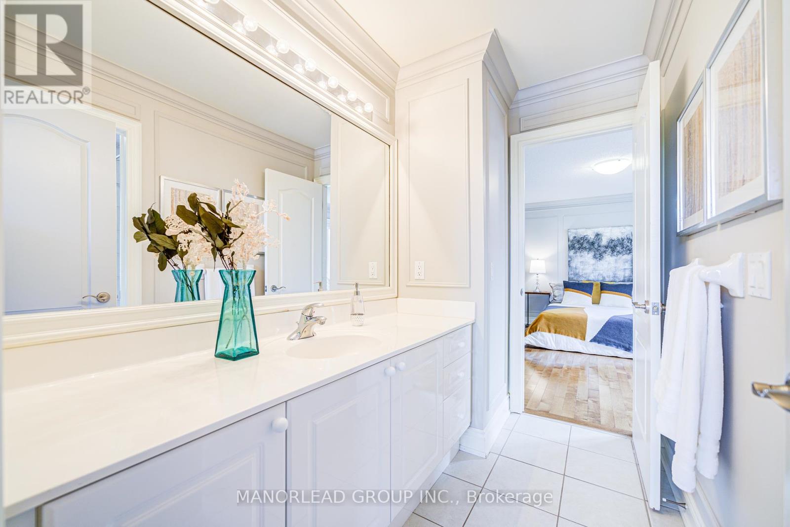 Photo 24 of 7 Ormsby Court, Richmond Hill ON