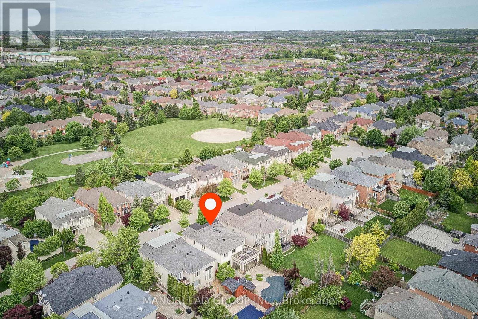 Photo 3 of 7 Ormsby Court, Richmond Hill ON