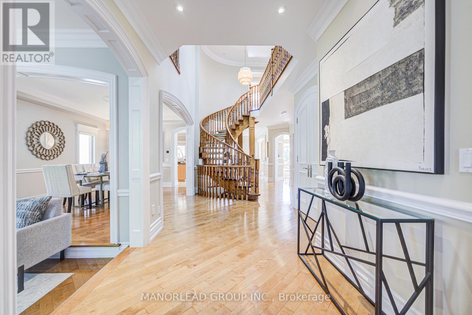 Photo 4 of 7 Ormsby Court, Richmond Hill ON
