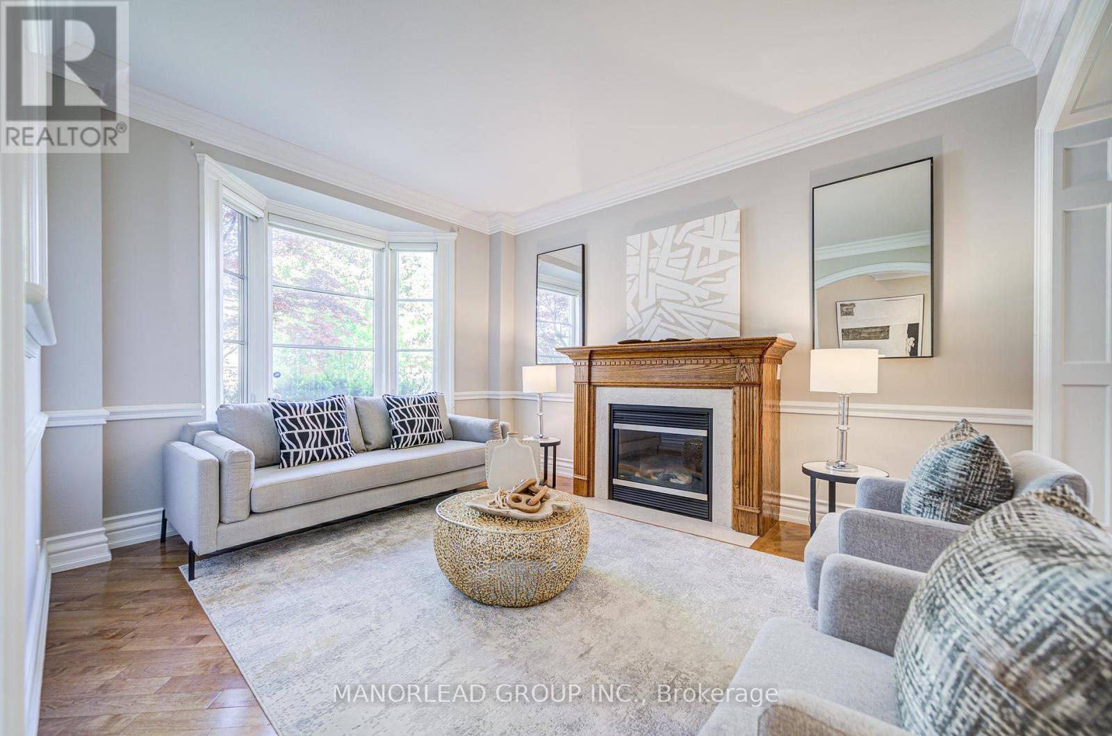 Photo 5 of 7 Ormsby Court, Richmond Hill ON