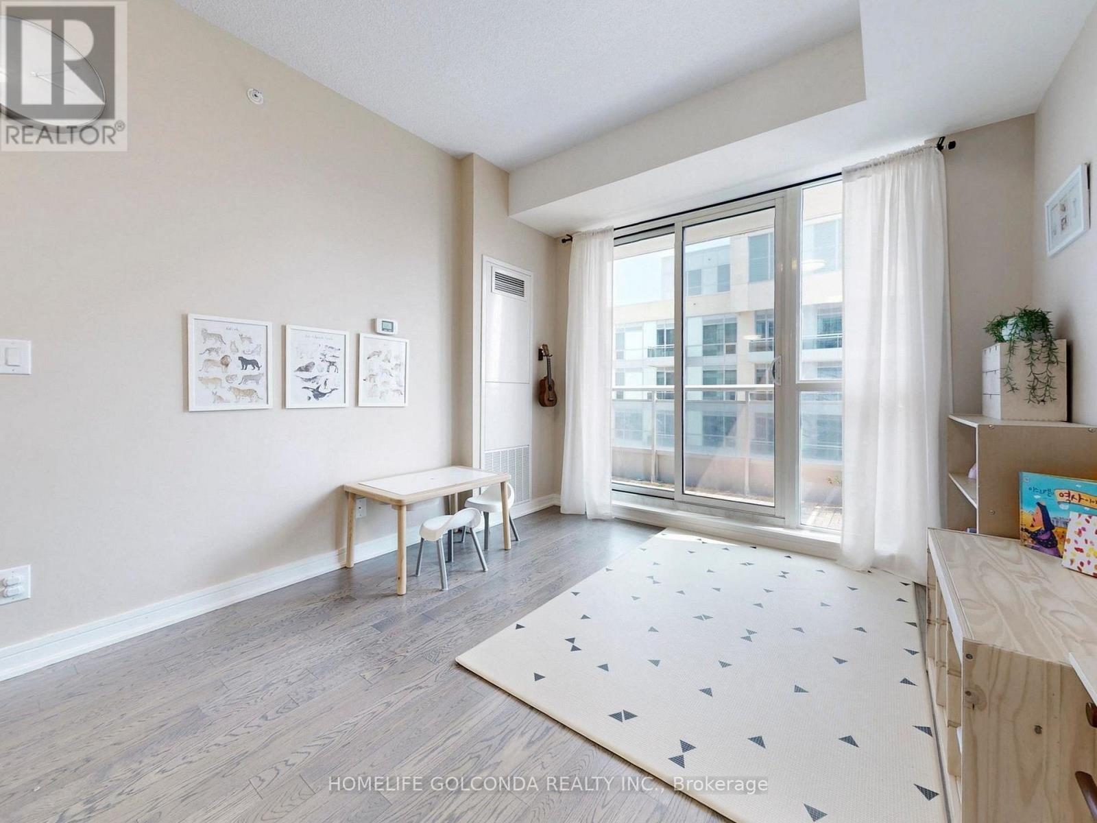 Photo 13 of 1007 9205 Yonge Street, Richmond Hill ON