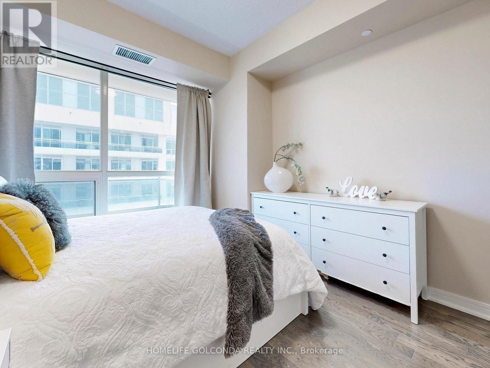 Photo 22 of 1007 9205 Yonge Street, Richmond Hill ON