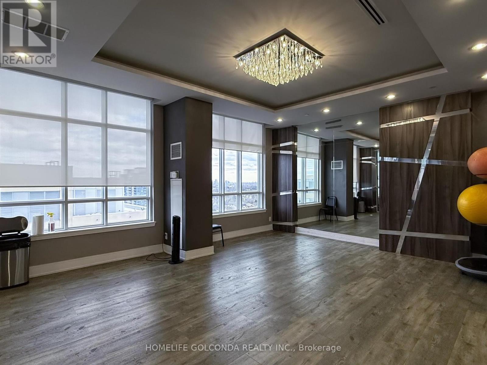 Photo 27 of 1007 9205 Yonge Street, Richmond Hill ON