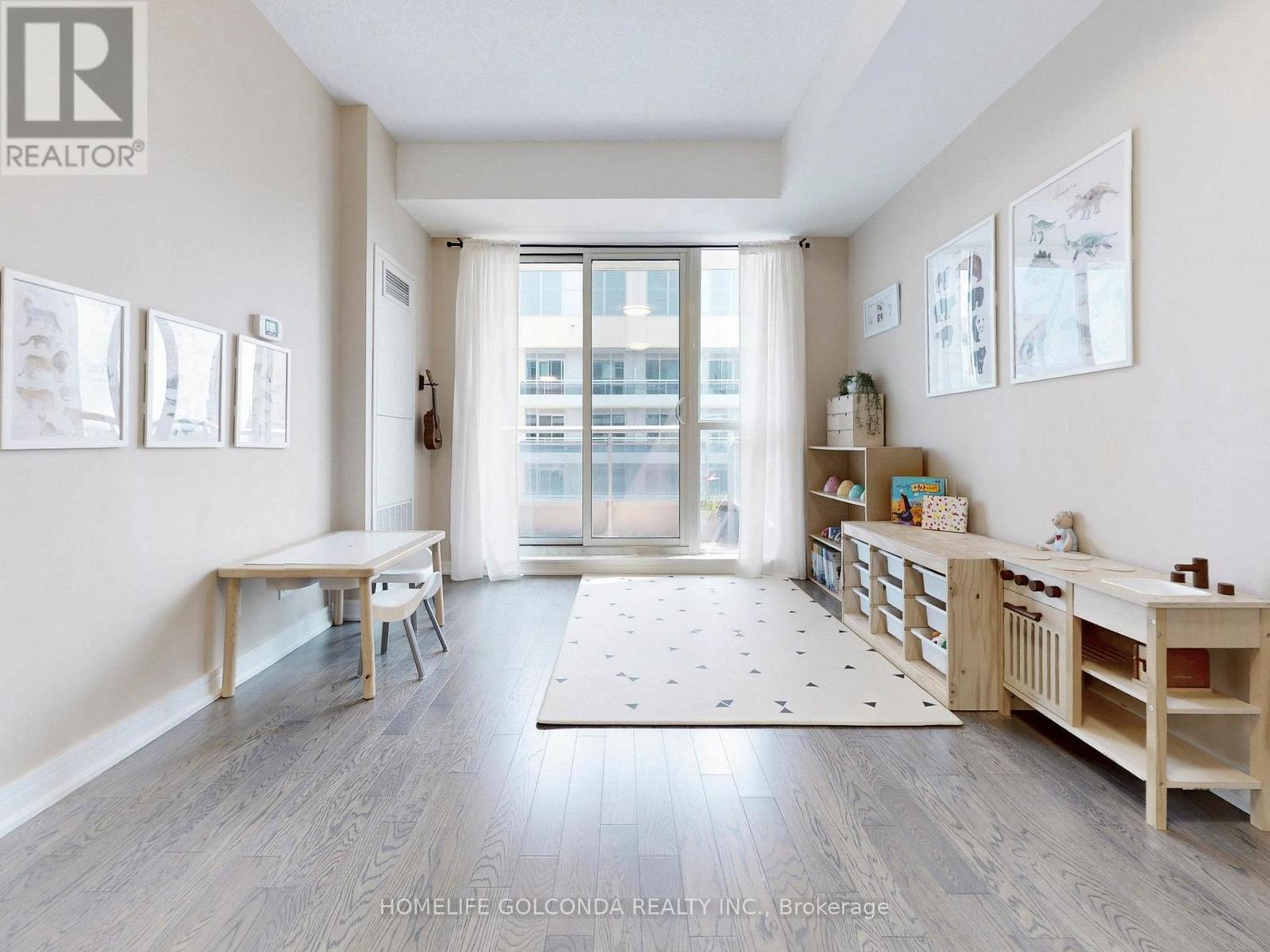 Photo 2 of 1007 9205 Yonge Street, Richmond Hill ON