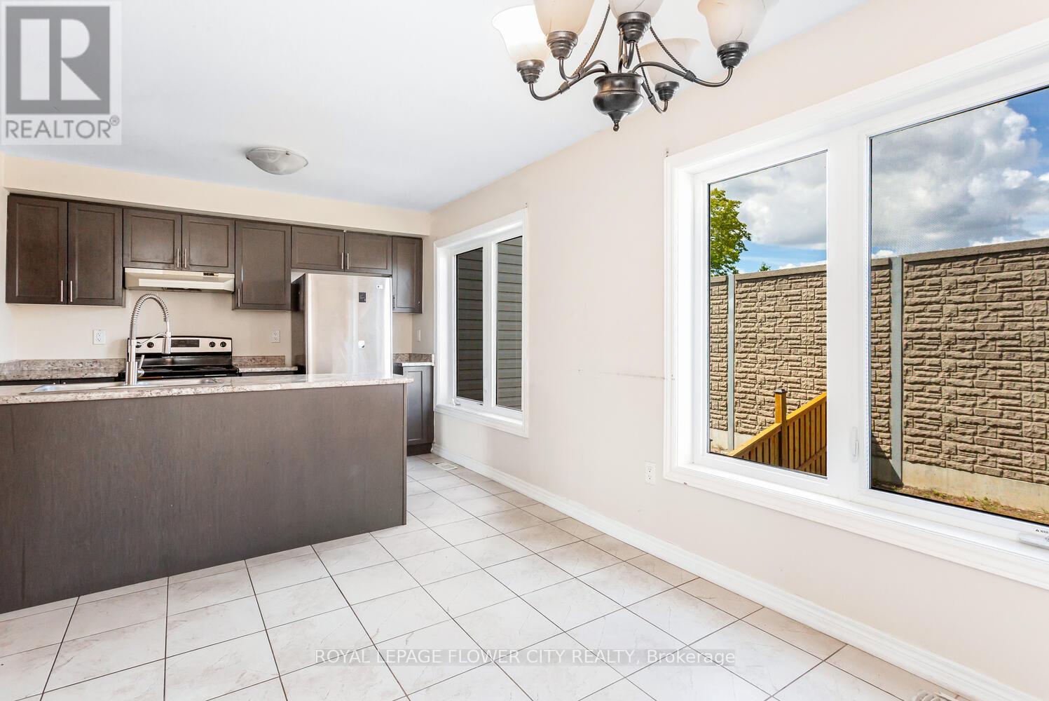 Photo 14 of 43 470 Linden Drive, Cambridge ON