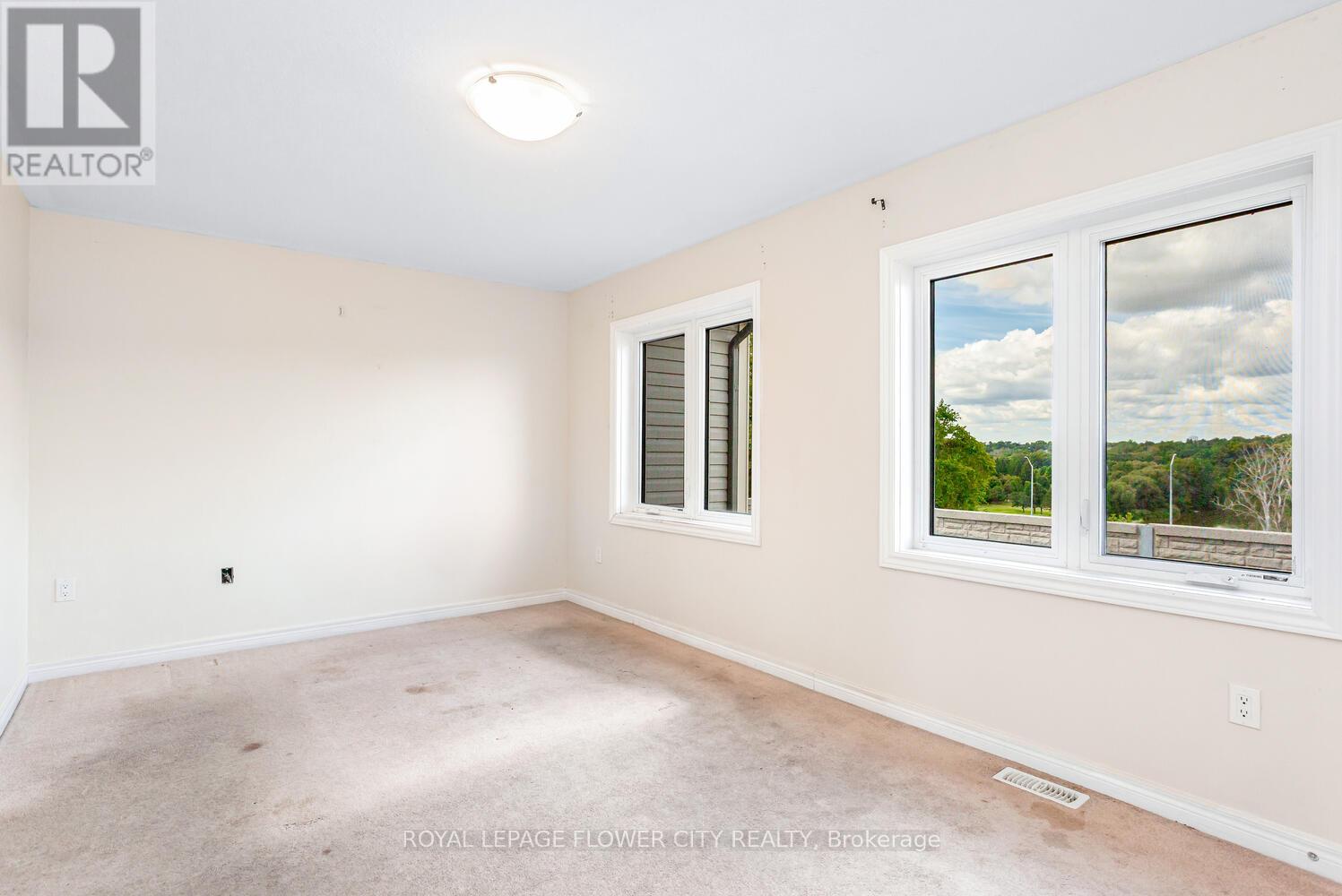 Photo 27 of 43 470 Linden Drive, Cambridge ON