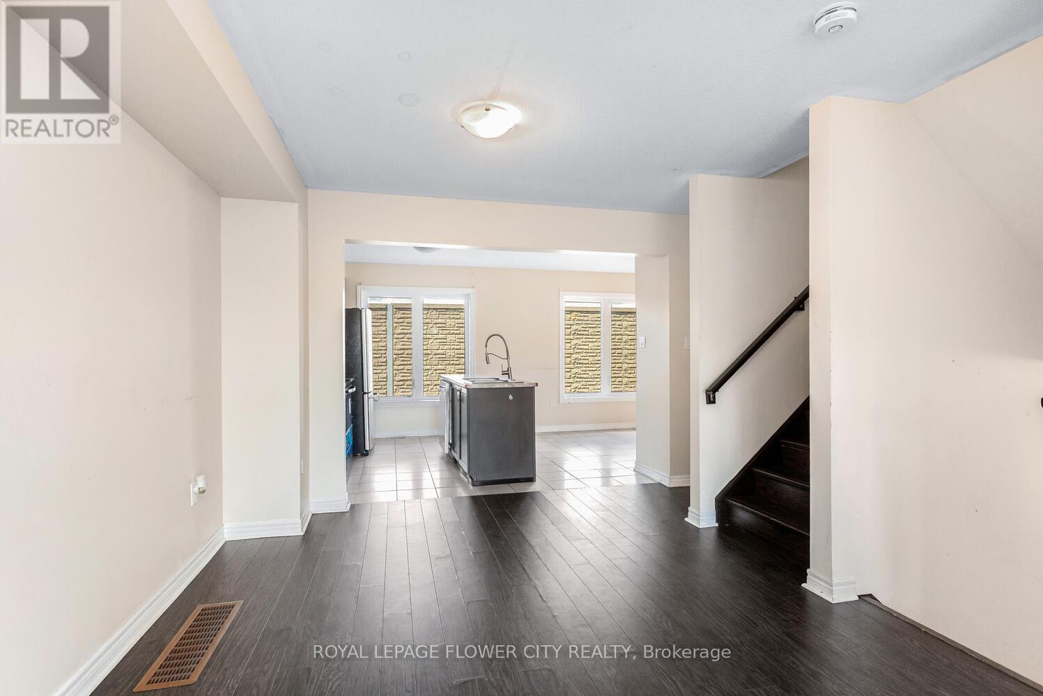 Photo 21 of 43 470 Linden Drive, Cambridge ON