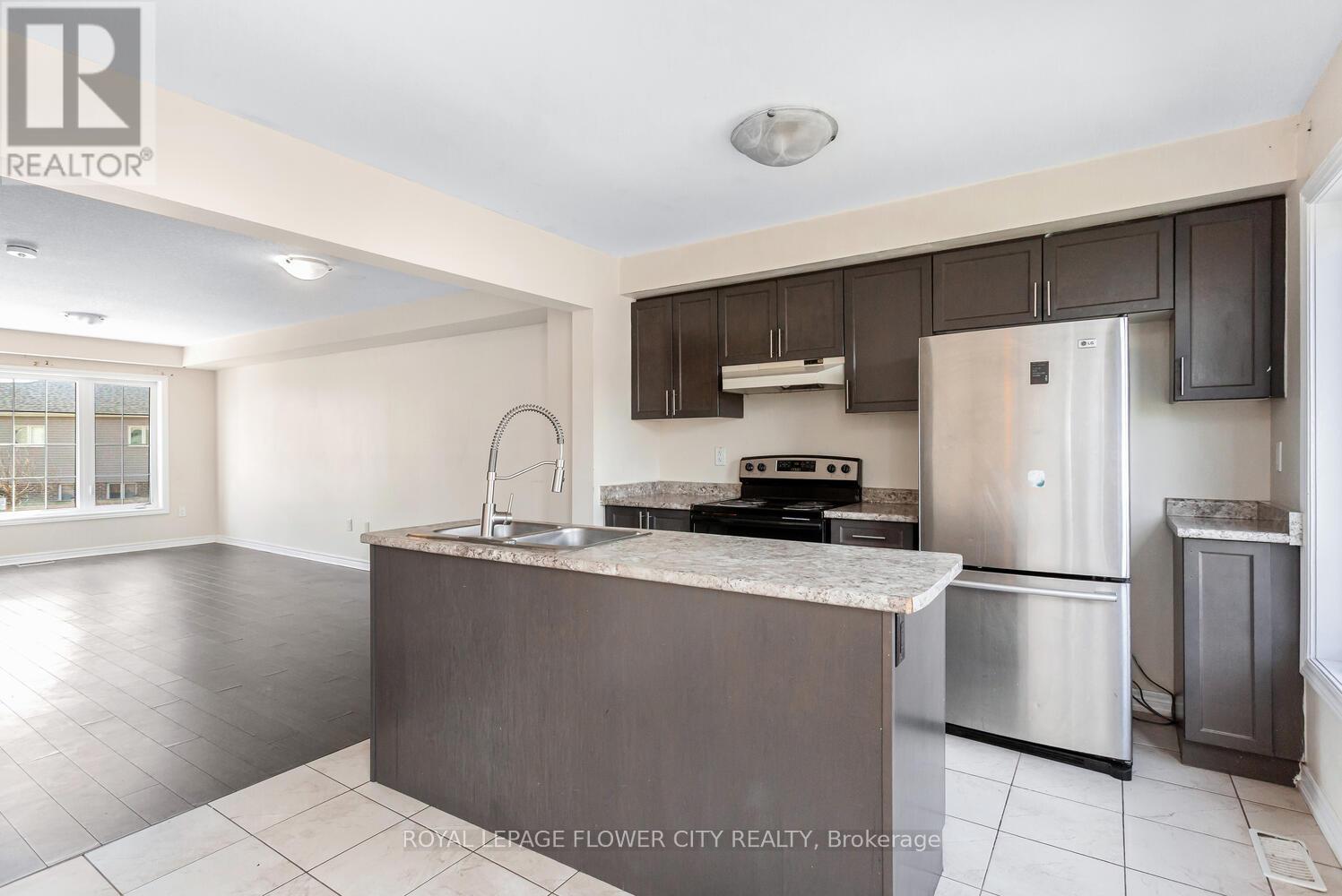 Photo 15 of 43 470 Linden Drive, Cambridge ON