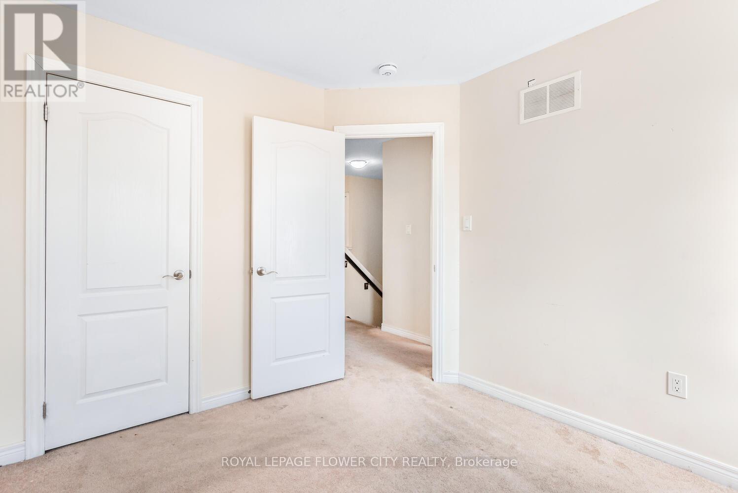 Photo 29 of 43 470 Linden Drive, Cambridge ON