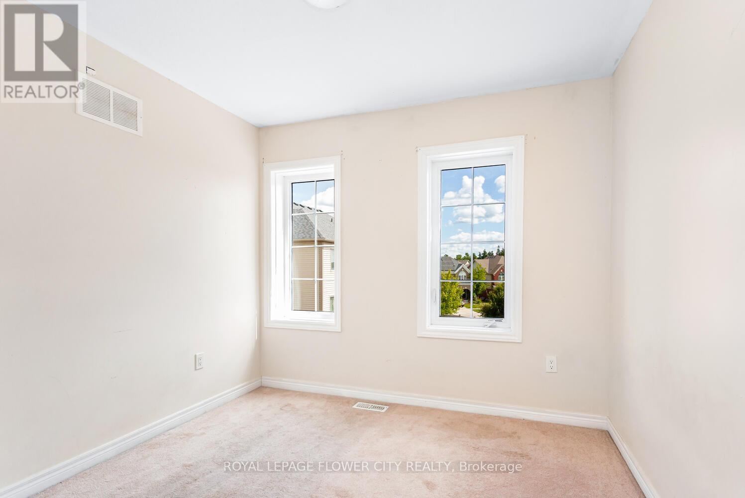 Photo 36 of 43 470 Linden Drive, Cambridge ON