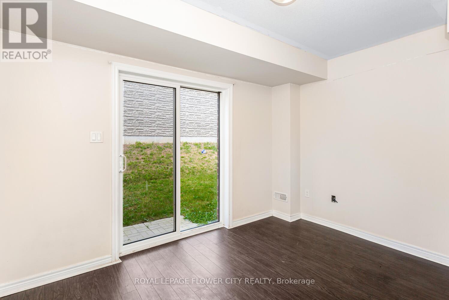 Photo 22 of 43 470 Linden Drive, Cambridge ON