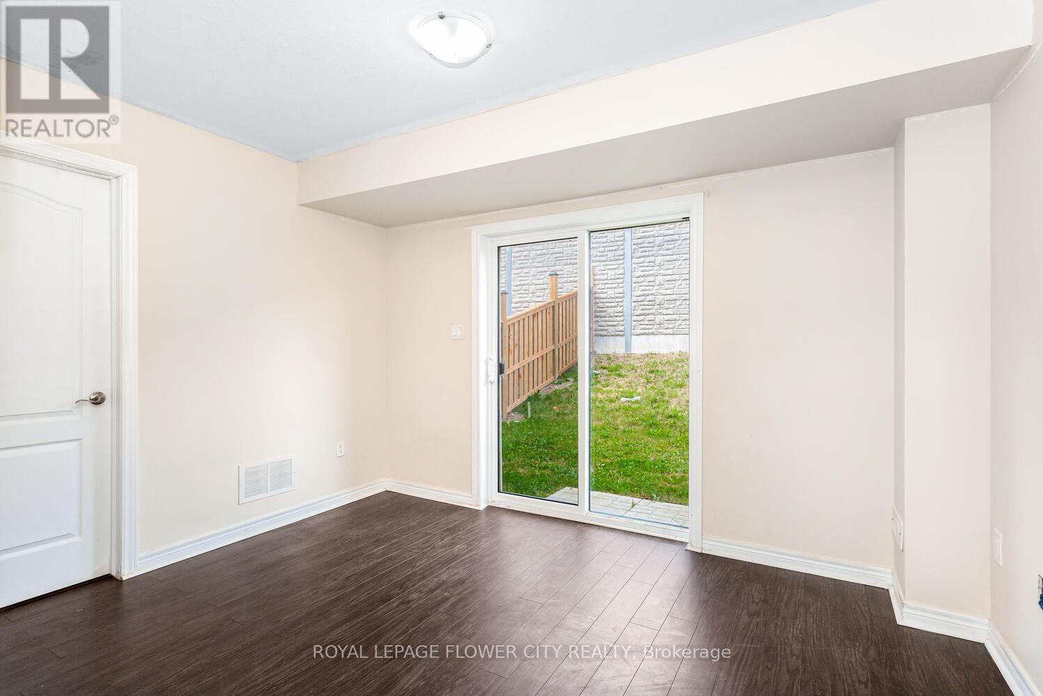 Photo 33 of 43 470 Linden Drive, Cambridge ON