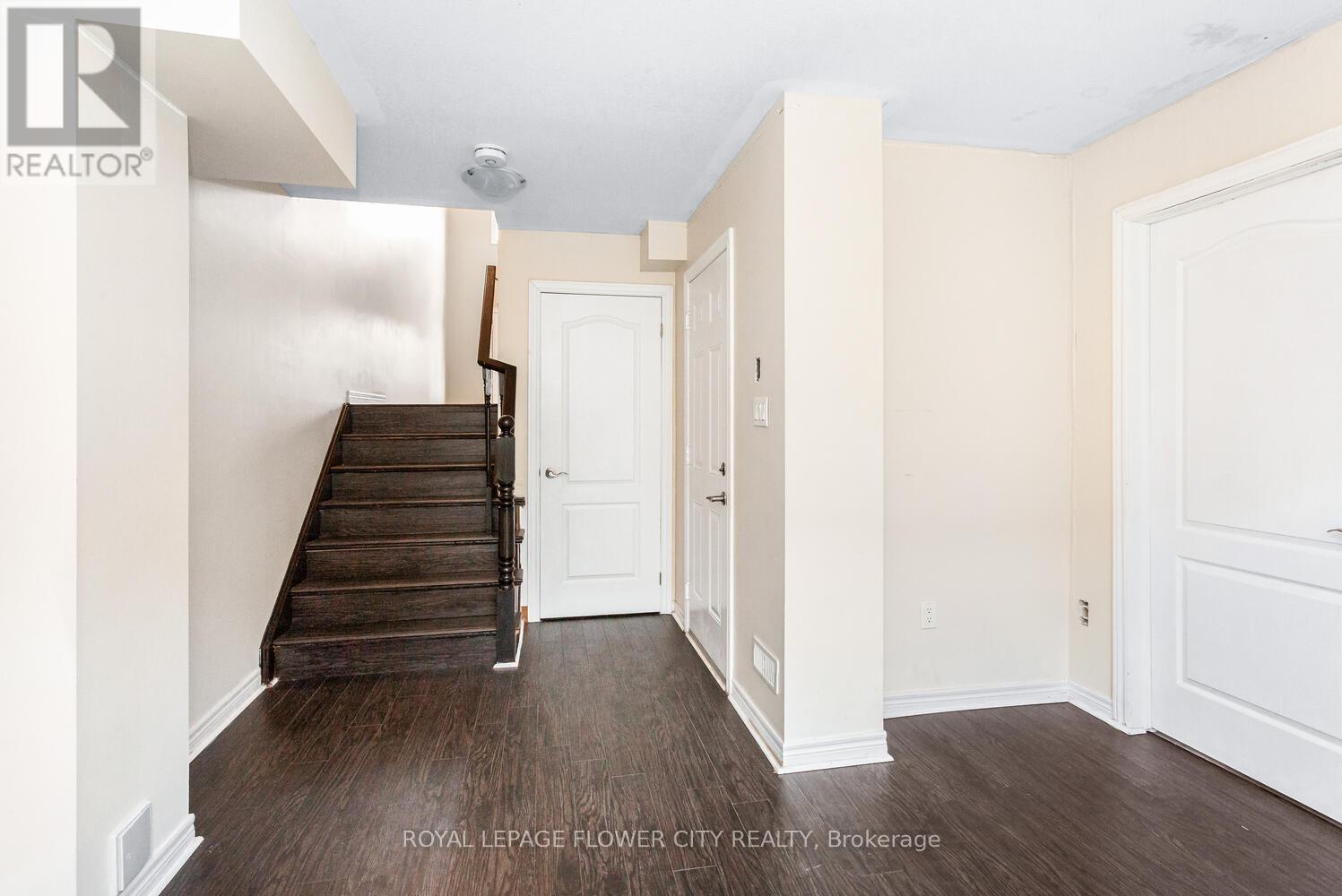 Photo 13 of 43 470 Linden Drive, Cambridge ON