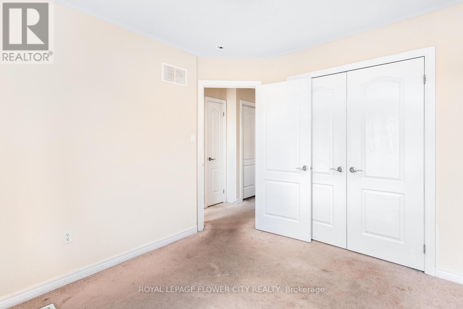Photo 37 of 43 470 Linden Drive, Cambridge ON
