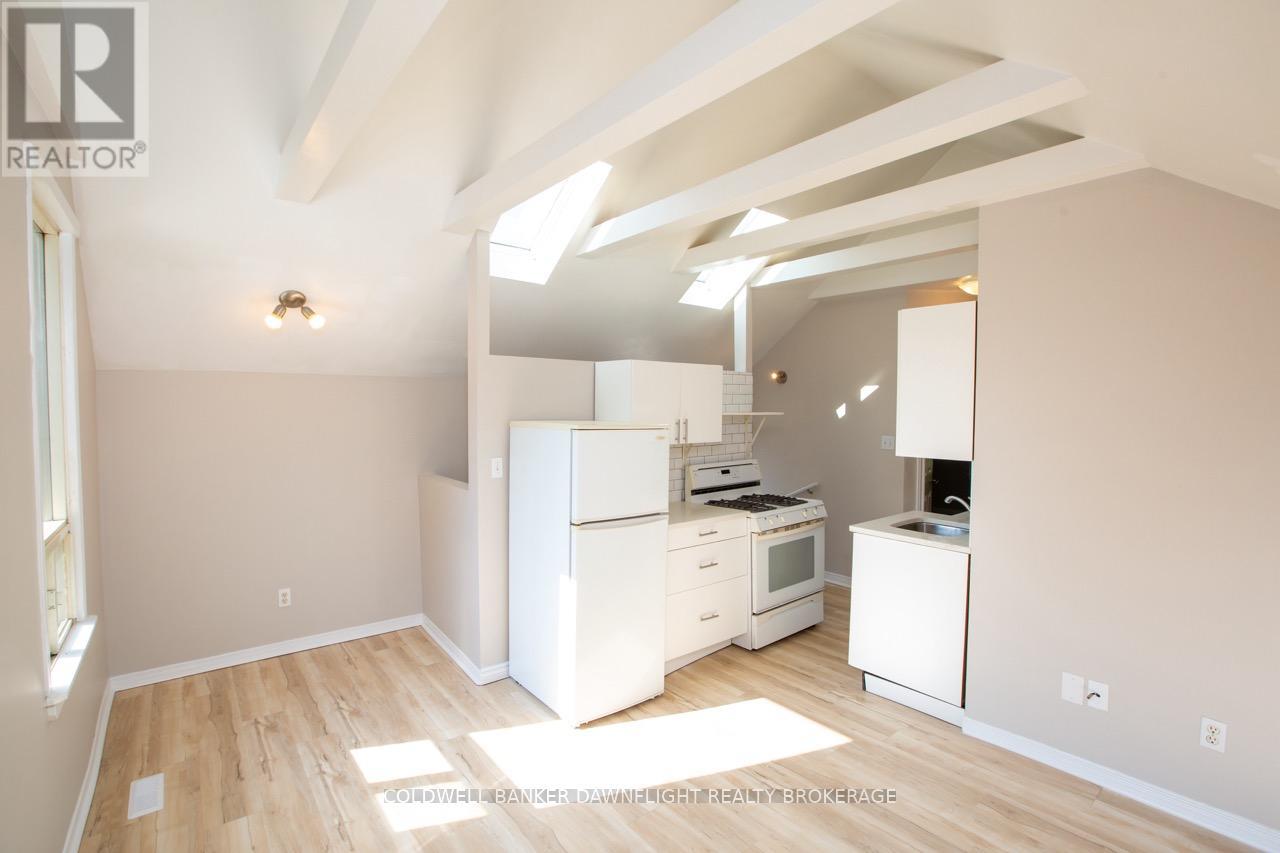 Photo 17 of 458 Adelaide Street N, London East ON