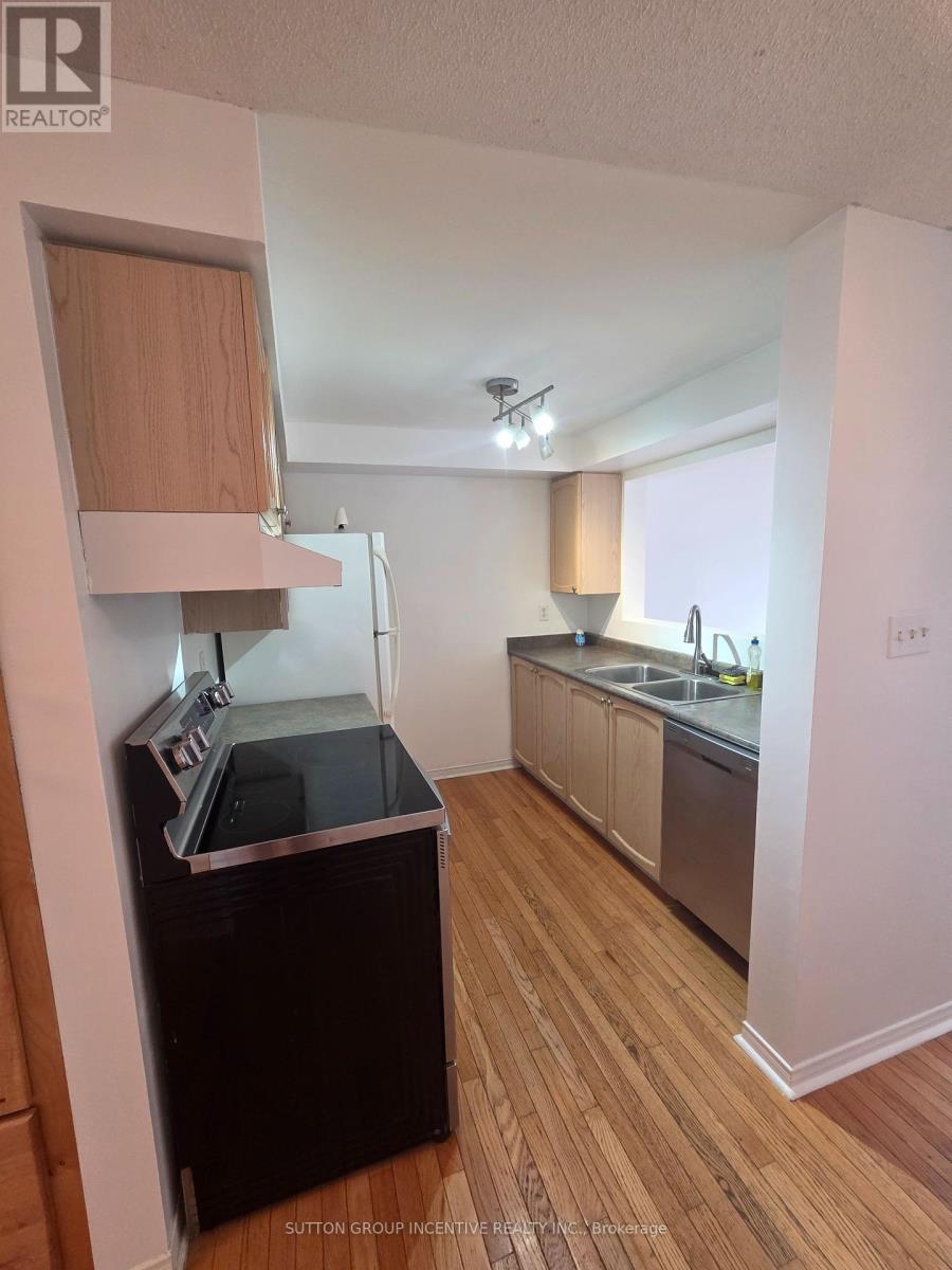 Photo 5 of 111 Dunsmore Lane, Barrie ON