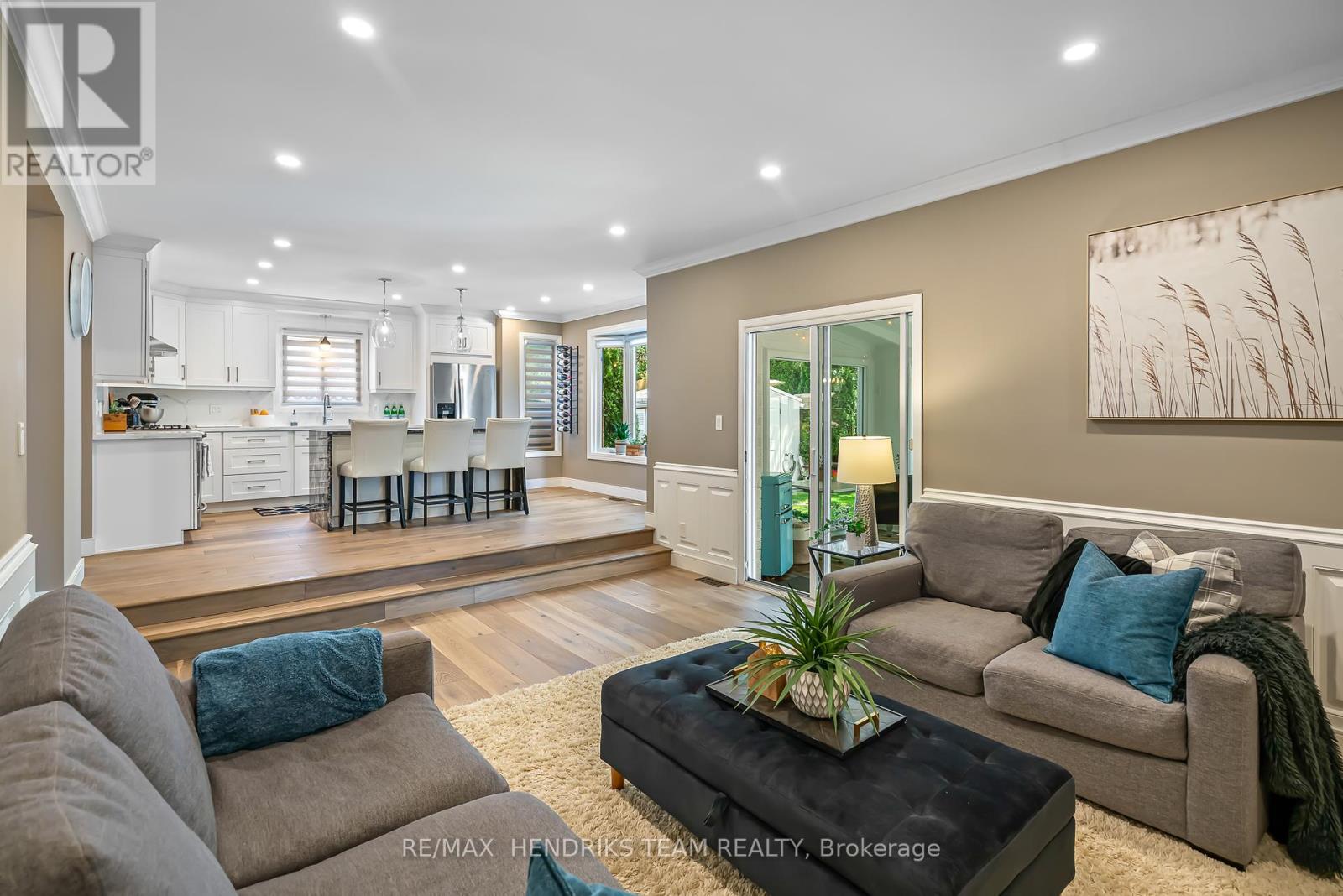 Photo 12 of 21 Farmington Drive, St Catharines ON