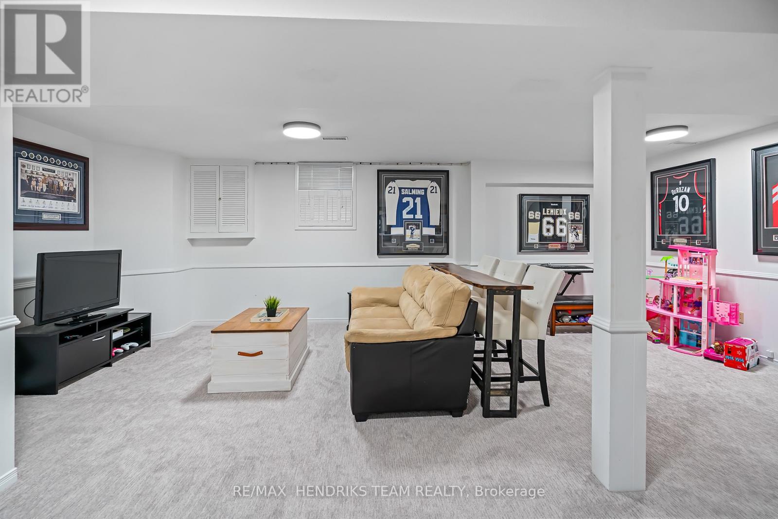 Photo 19 of 21 Farmington Drive, St Catharines ON