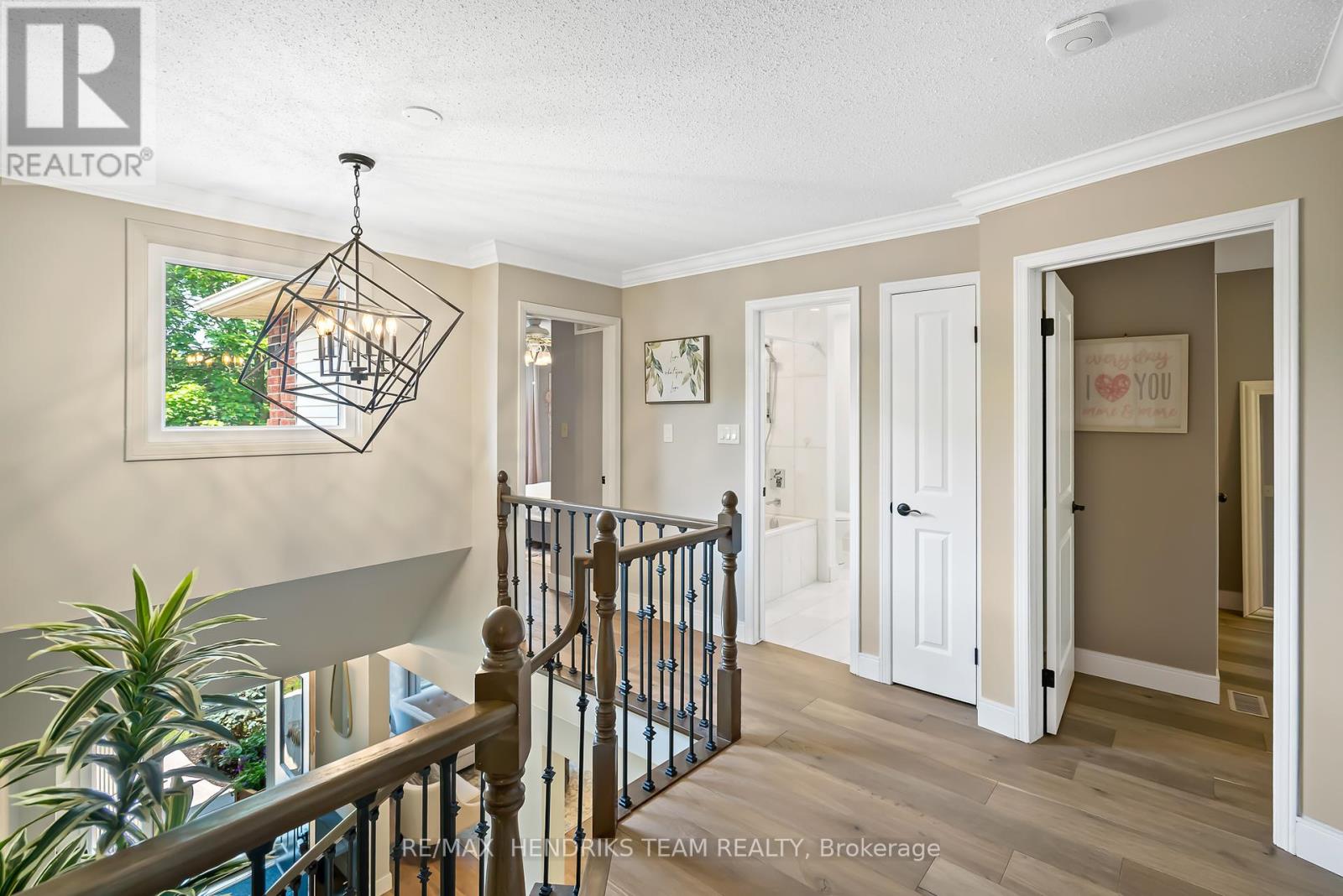 Photo 4 of 21 Farmington Drive, St Catharines ON