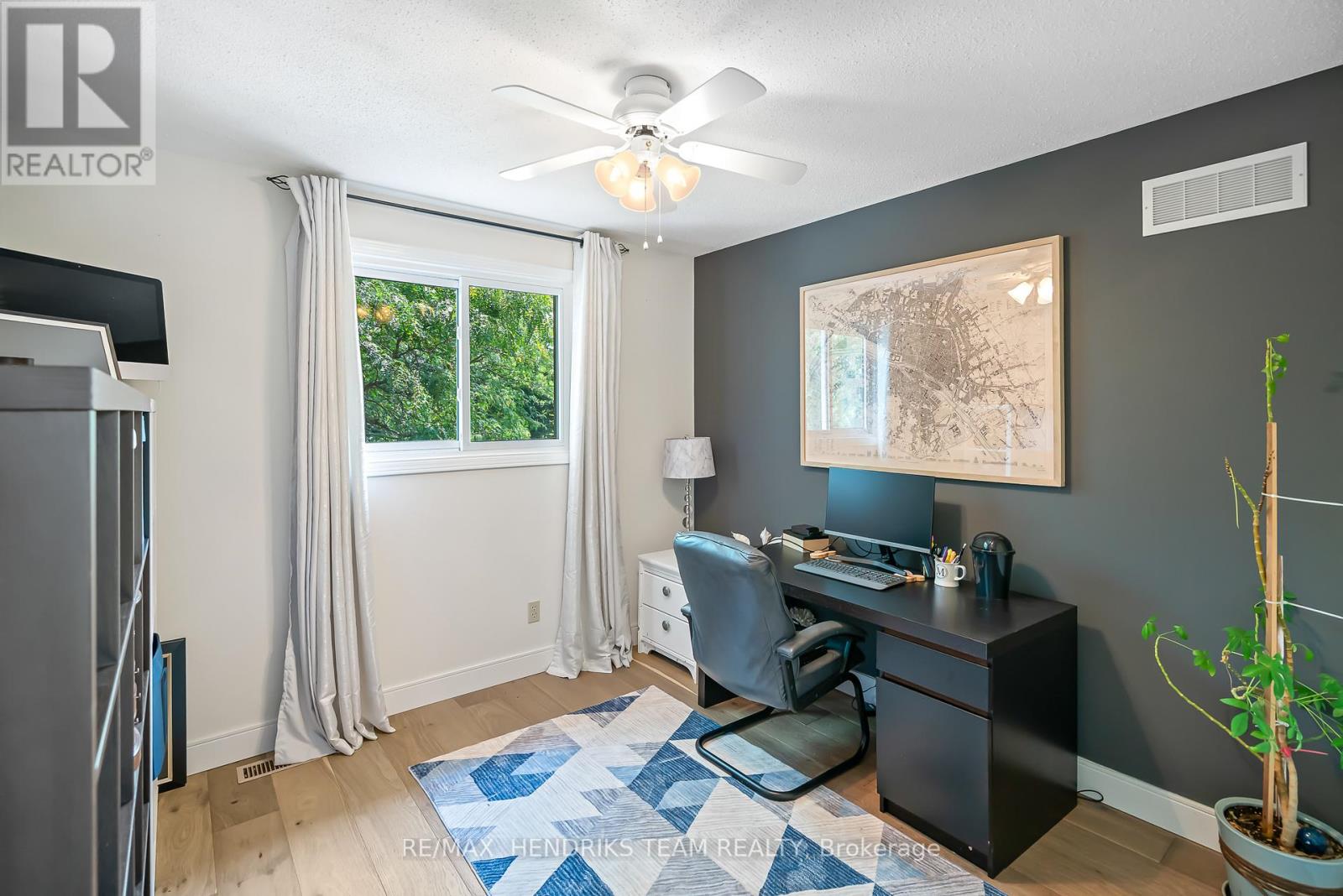 Photo 8 of 21 Farmington Drive, St Catharines ON