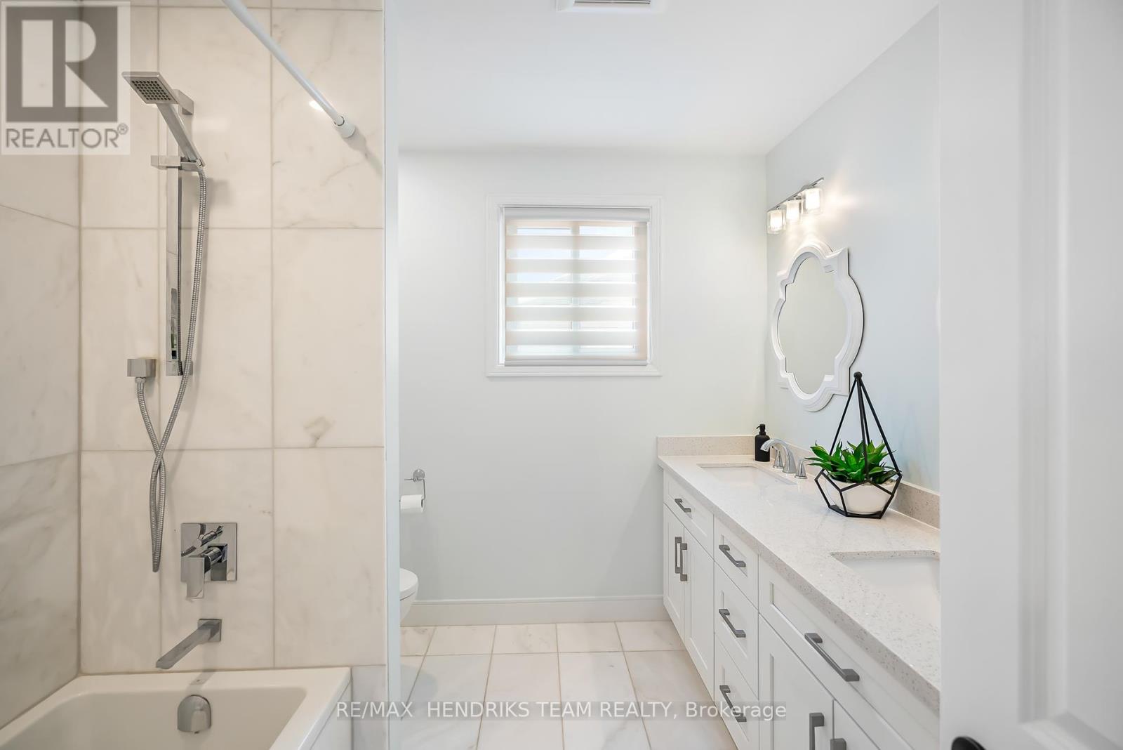 Photo 16 of 21 Farmington Drive, St Catharines ON