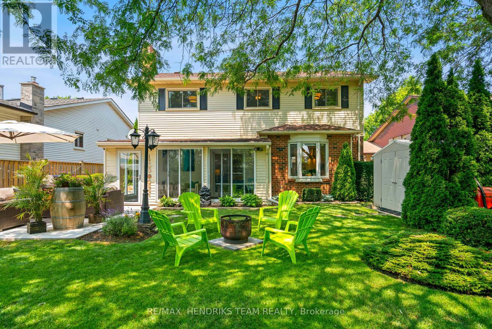 Photo 3 of 21 Farmington Drive, St Catharines ON