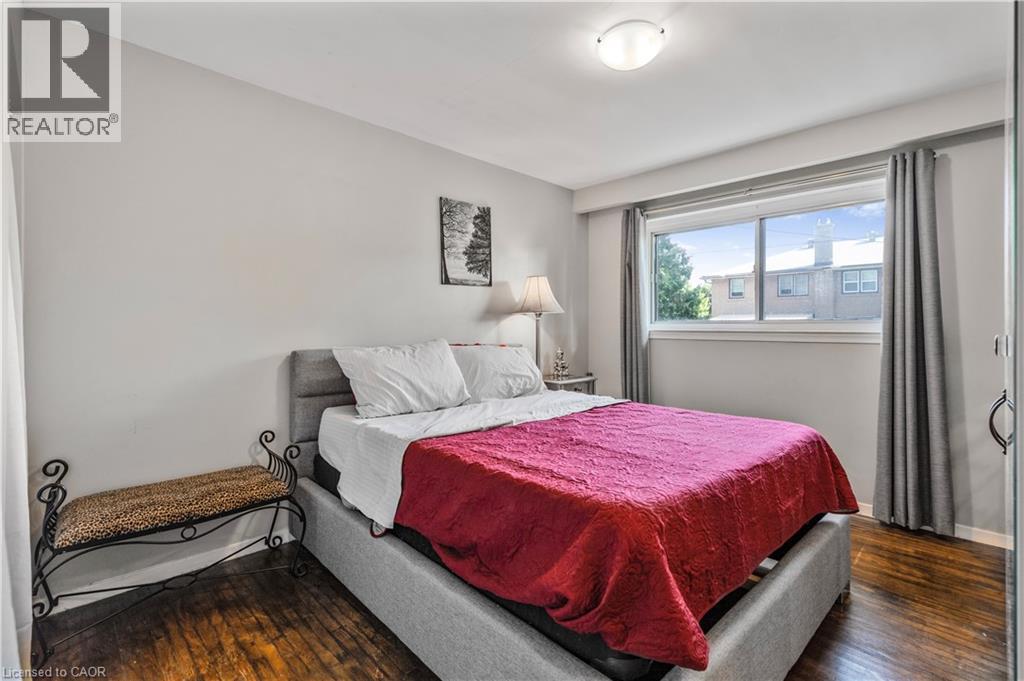 Photo 12 of 607 Turner Drive, Burlington ON