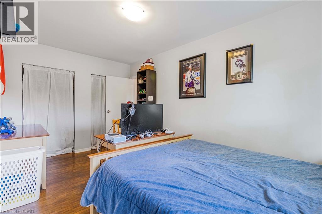 Photo 14 of 607 Turner Drive, Burlington ON