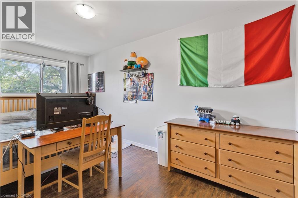 Photo 15 of 607 Turner Drive, Burlington ON