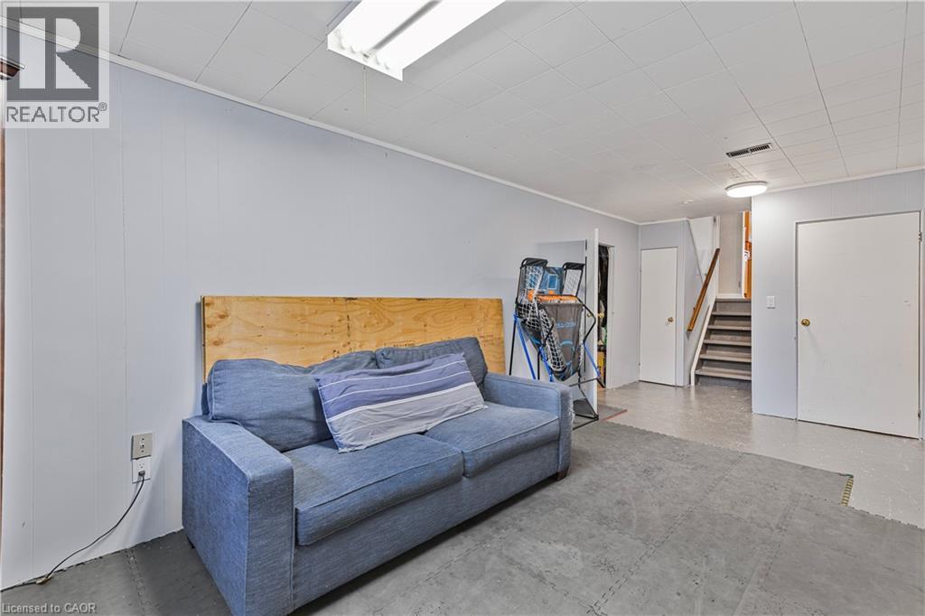 Photo 17 of 607 Turner Drive, Burlington ON