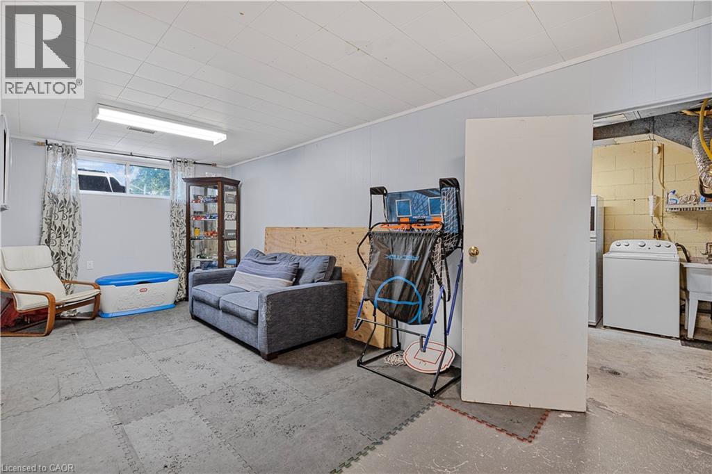 Photo 18 of 607 Turner Drive, Burlington ON