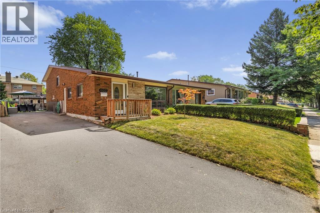 Photo 2 of 607 Turner Drive, Burlington ON