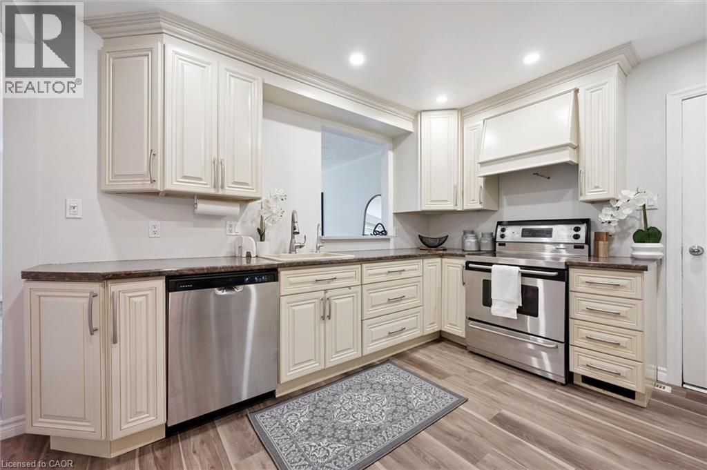 Photo 8 of 191 Silver Aspen Crescent, Kitchener ON