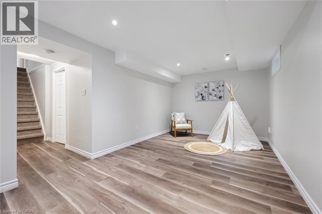 Photo 13 of 191 Silver Aspen Crescent, Kitchener ON