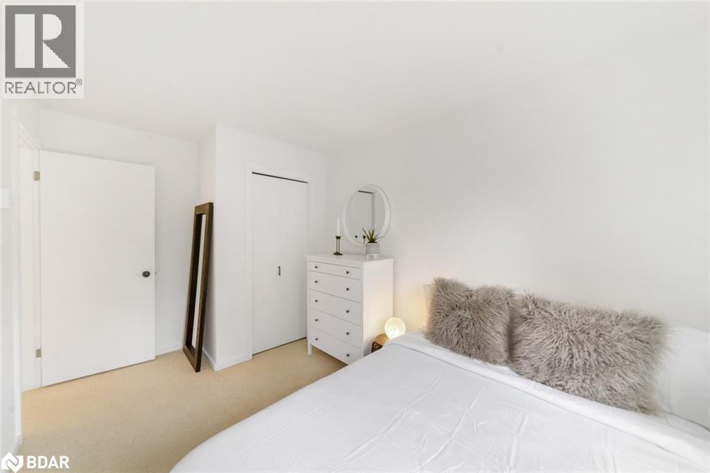 Photo 17 of 548 Oxbow Crescent, Collingwood ON